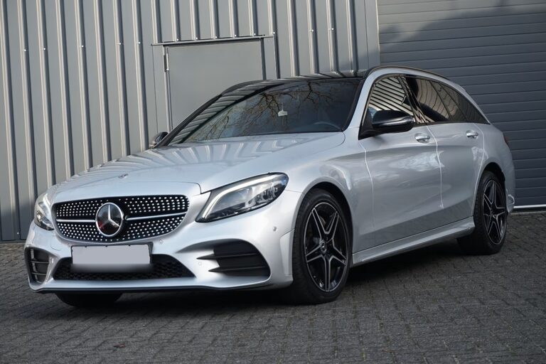 Mercedes T-Modell steht abgemeldet auf dem Ankaufplatz – Ankauf auch ohne TÜV
